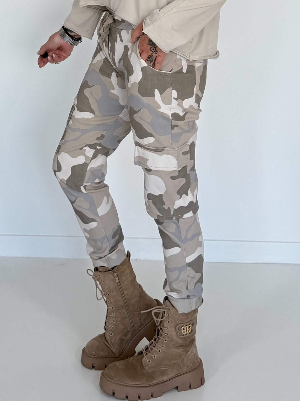 Cargo Hose mit Camouflage-Print - taupe-grau-mehrfarbig