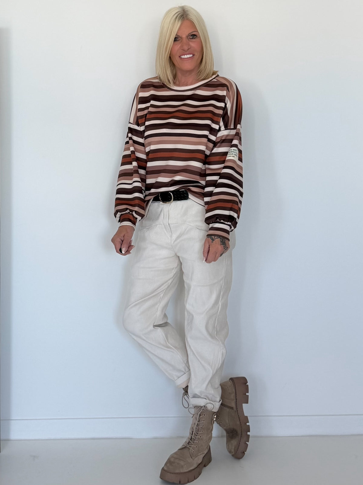 Sweater mit Allover-Streifen-Print - mokka-mehrfarbig