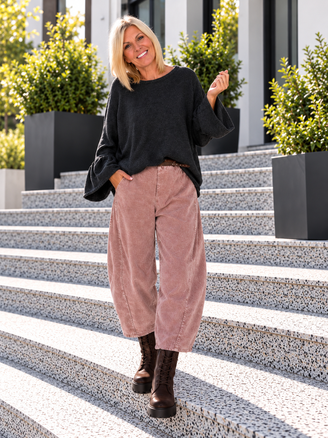 Sweater with trumpet sleeves - used-black