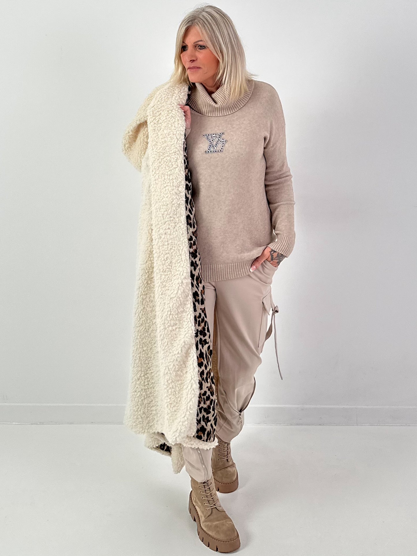 Long vest model "Leo Layers" - ecru