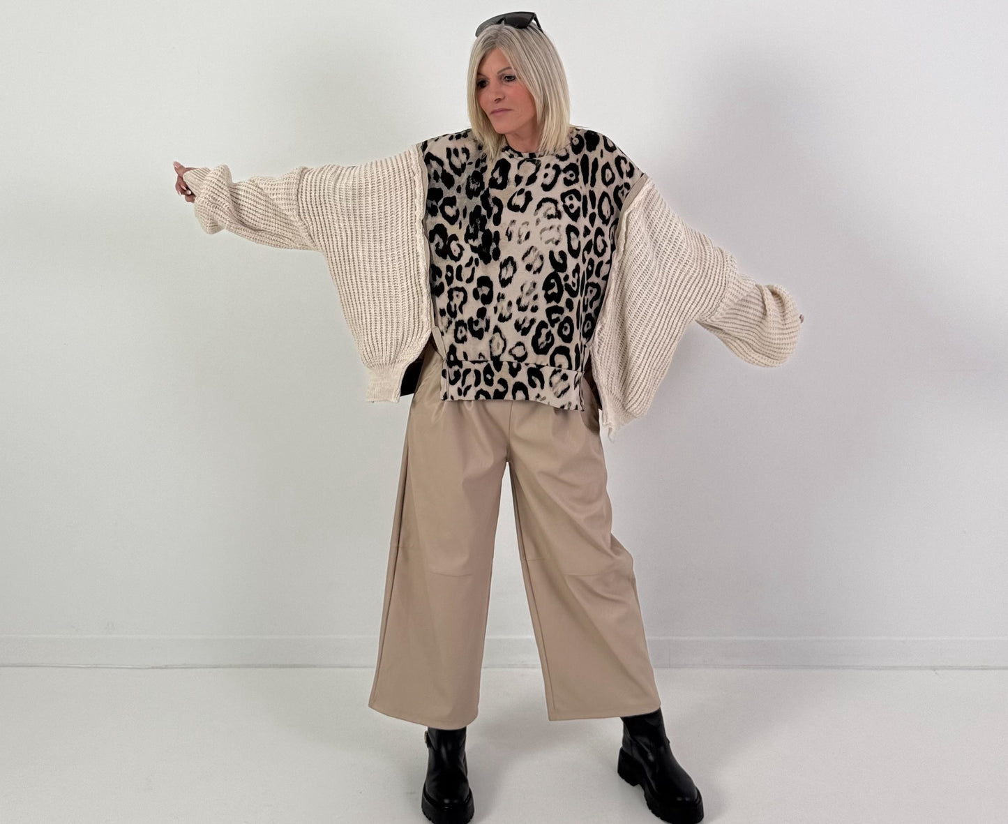 Oversized sweat sweater model "Urban Roar" - beige