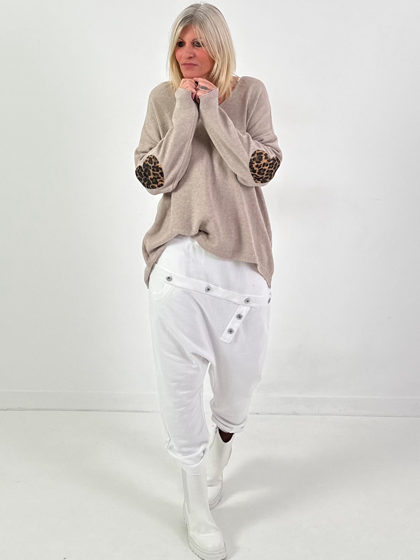 Strickpullover Modell "Loved Edition" - beige ( lieferbar ab ca. 09.12.25)