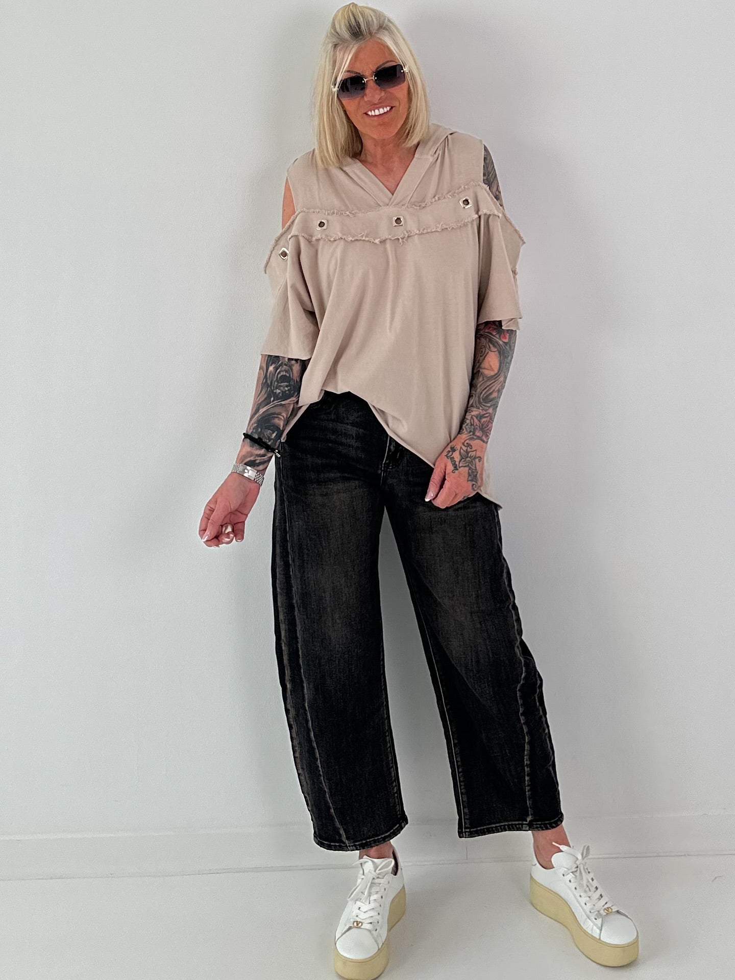 Hoodie Shirt mit Cut Out Shoulder - beige