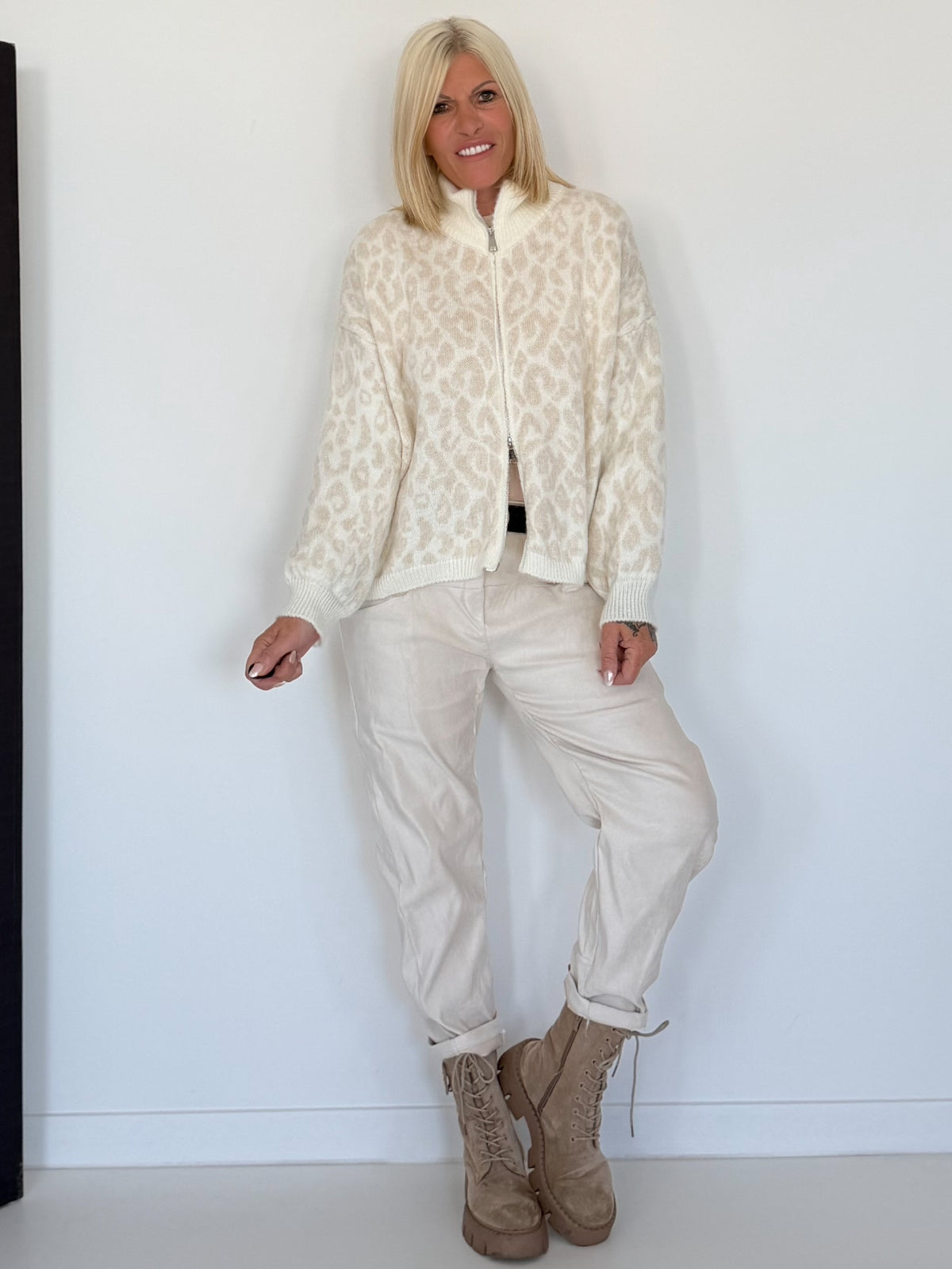 Strickjacke im Leo-Style - ecru-beige