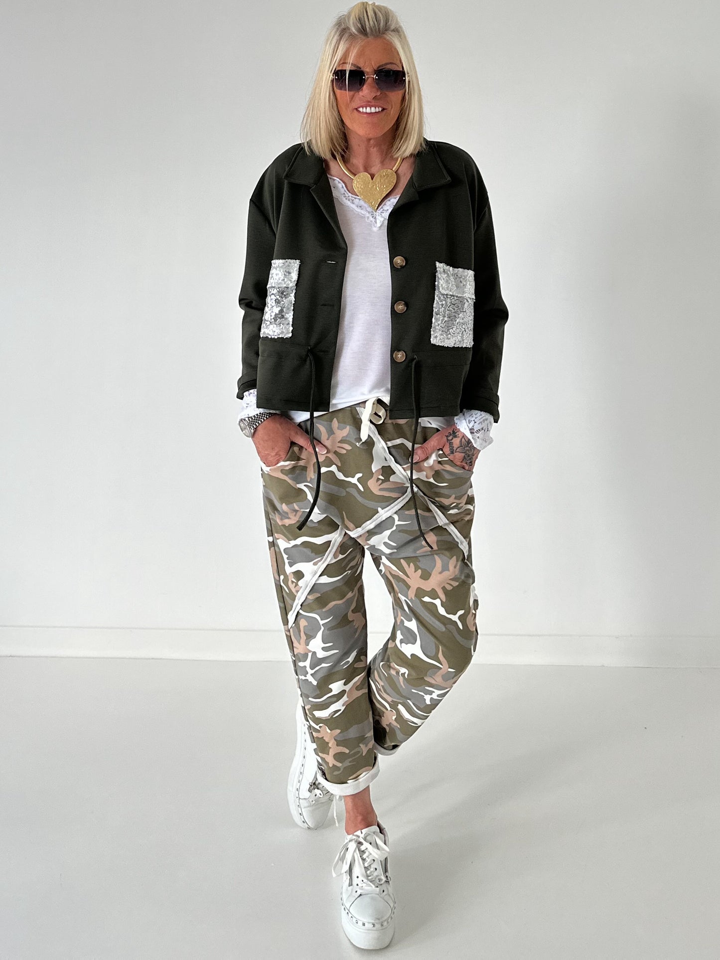 Jacke mit Pailletten Taschen- oliv
