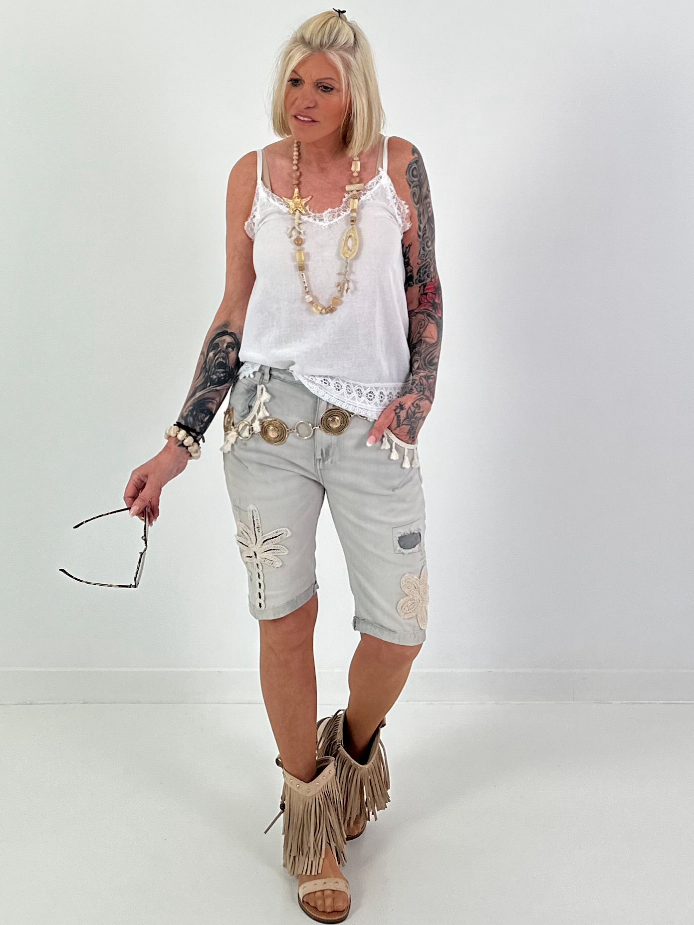 Top with lace and crochet details - white