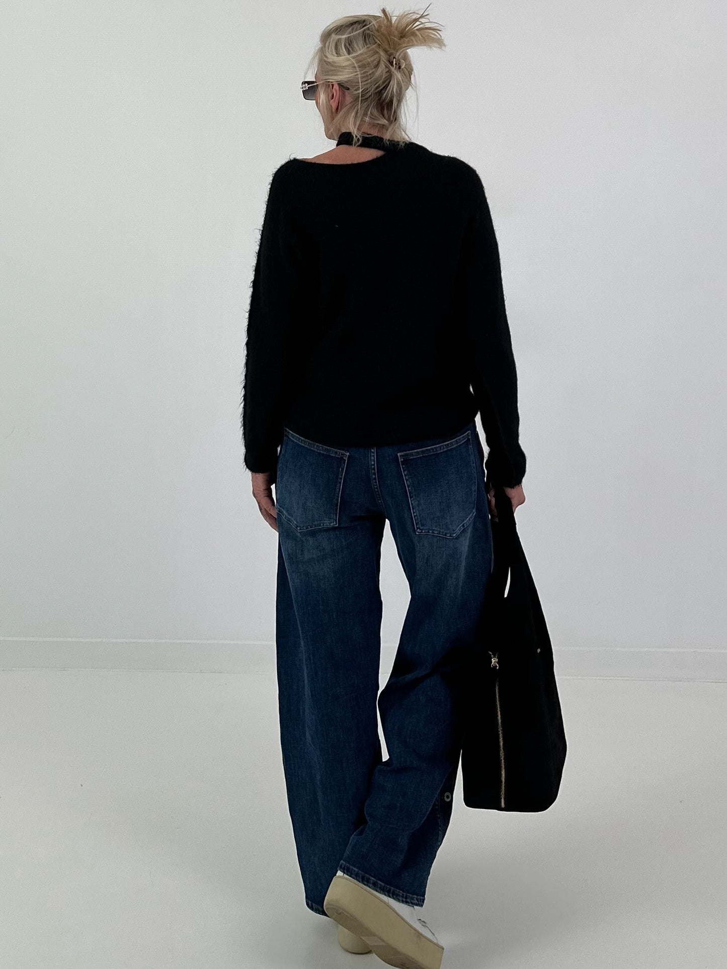 Knitted jumper with cut-out - black