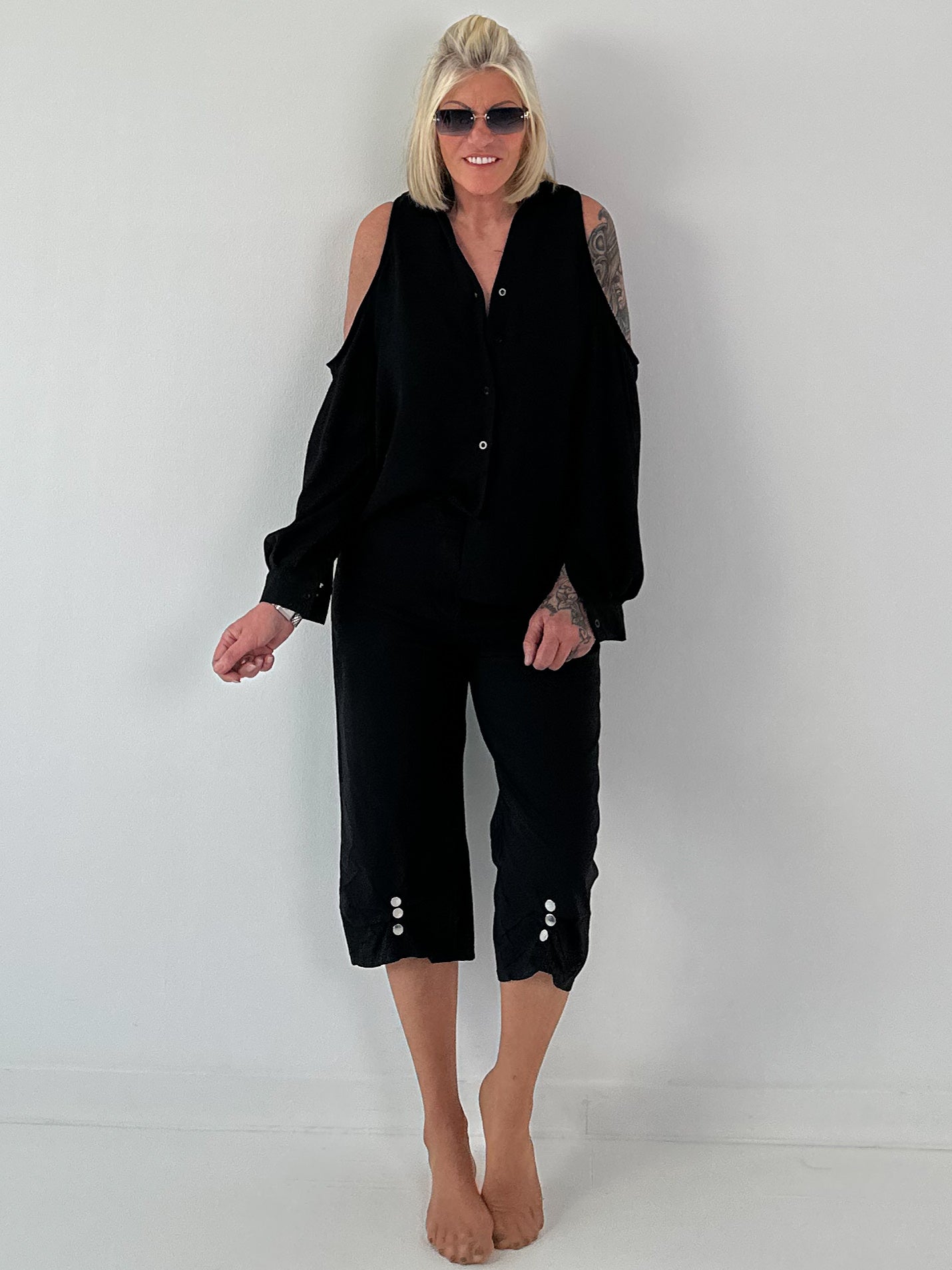 Bluse mit mit cold shoulder Detail - schwarz