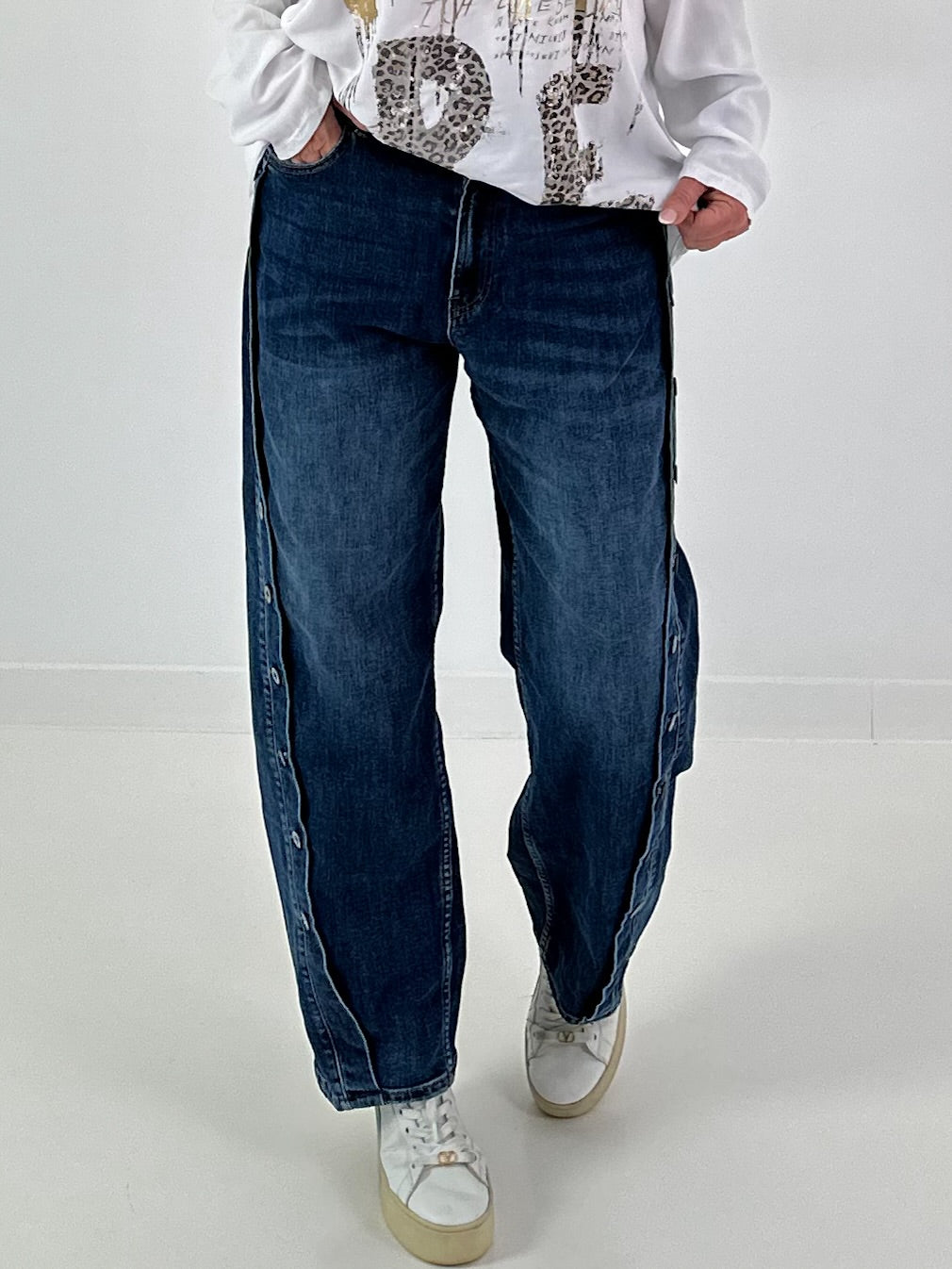 Jeans with vertical button placket - denim