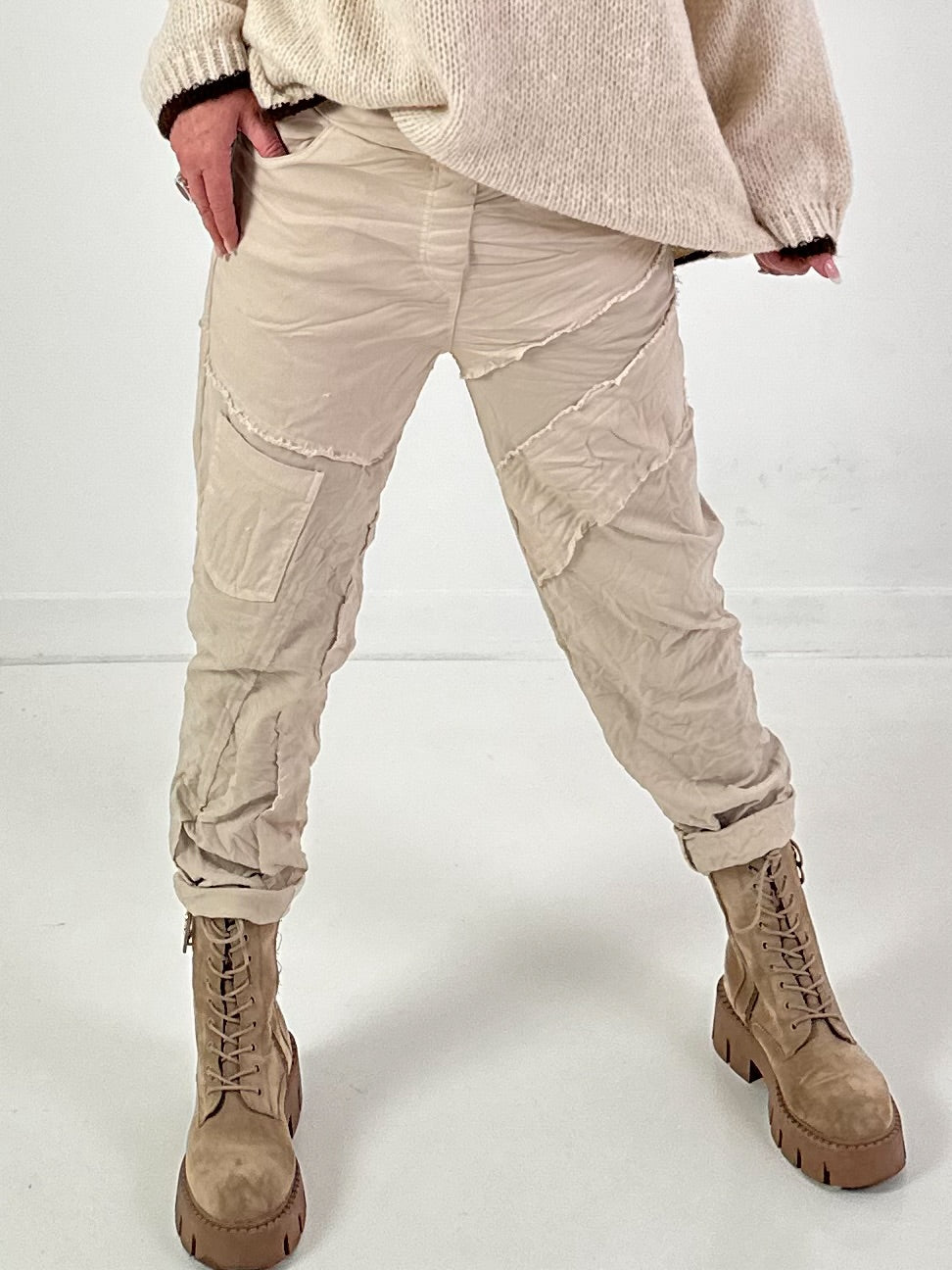 Hose Modell "Rough Flow" - beige ( lieferbar ab ca. 08.12.25)