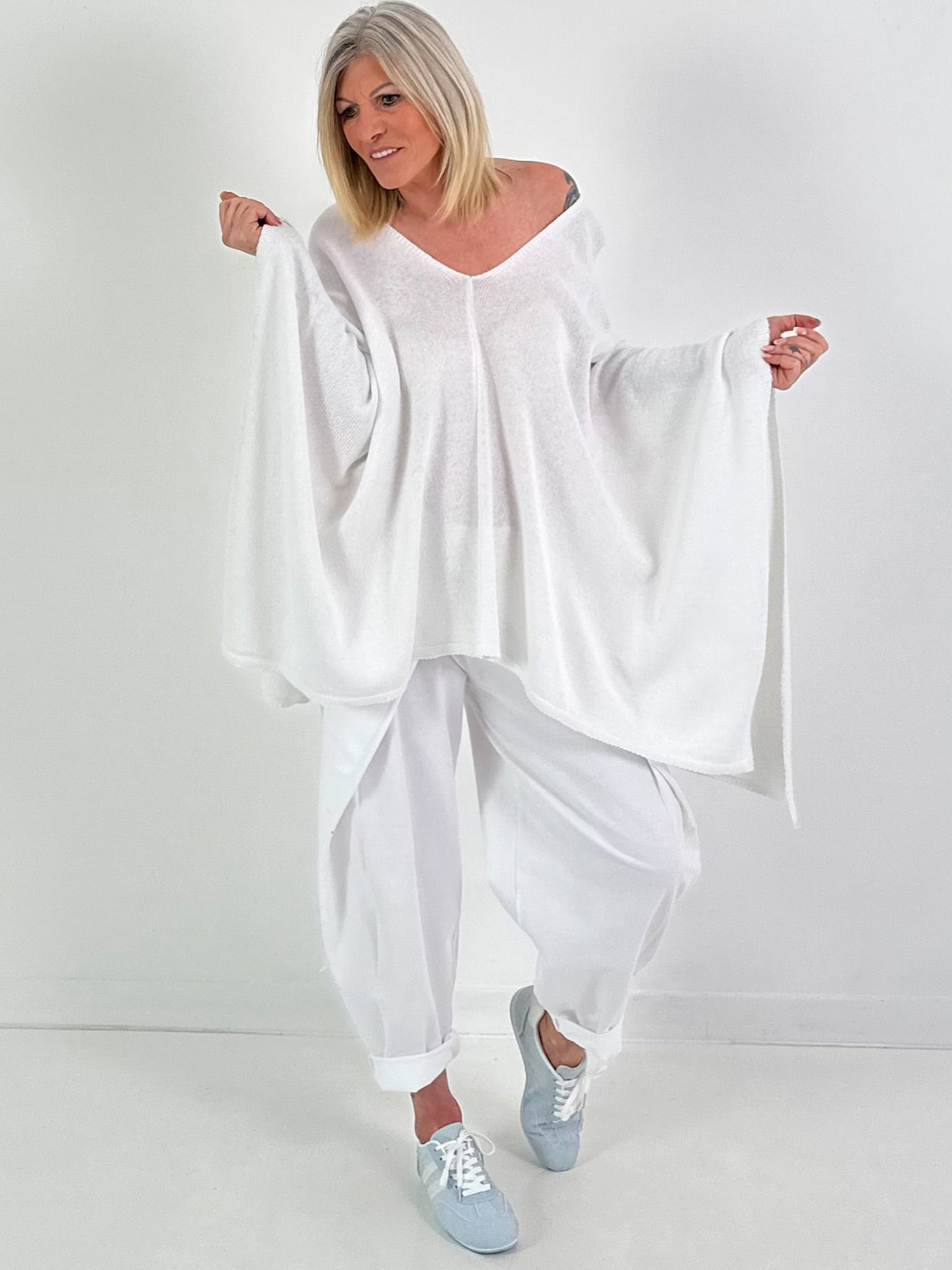 Oversized Sommerstrick Poncho - weiss