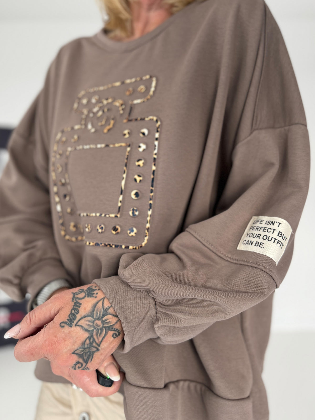 Sweater mit 3D-Print - taupe-leo