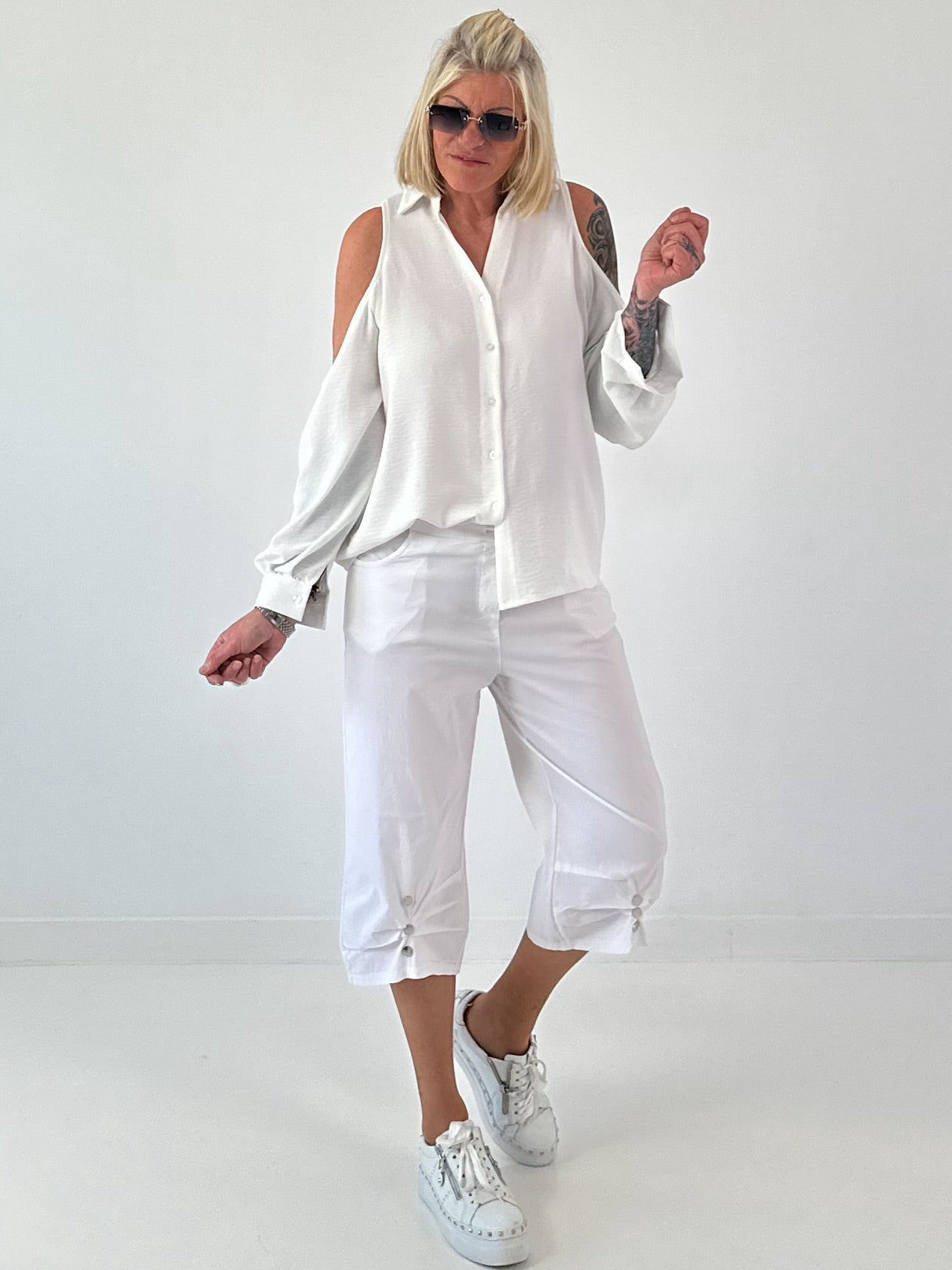 Bluse mit cold shoulder Detail - weiss