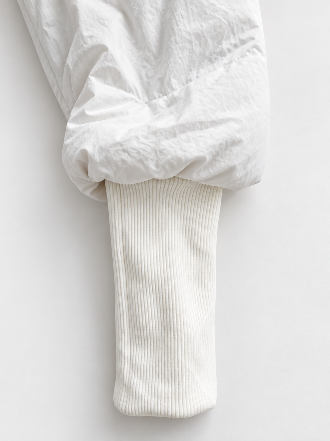 Winter jacket with cuffs and hood - white-pink