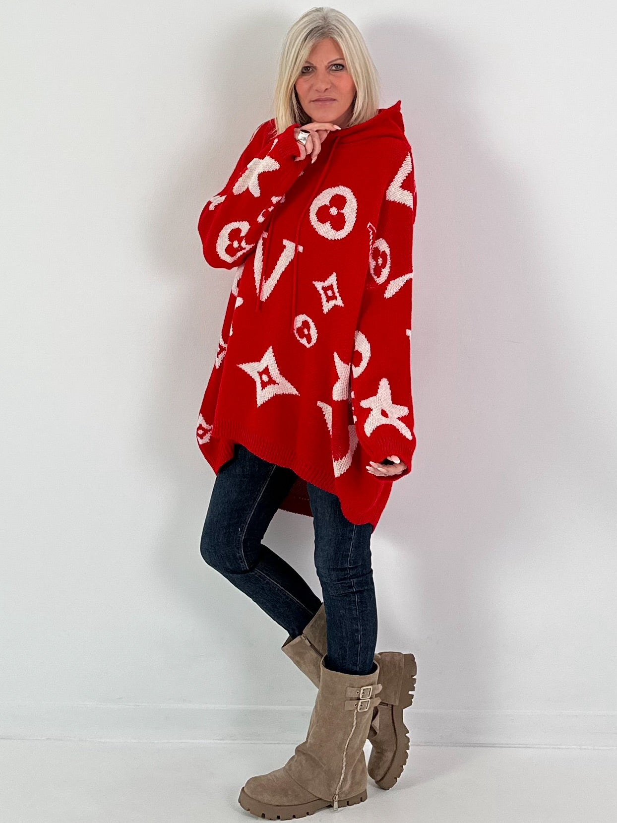 Hooded knit sweater, model "Cozy Beam" - red