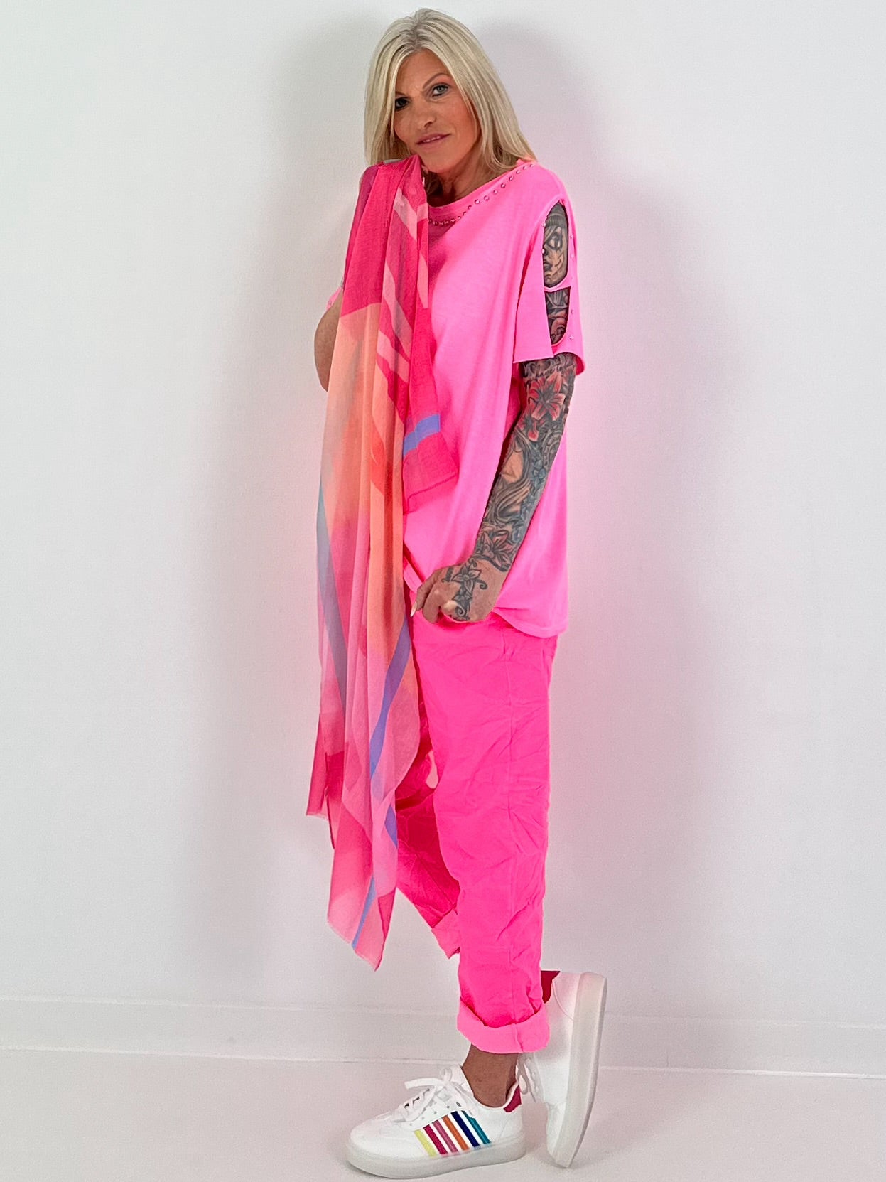 Shirt mit Nieten und Cut-Outs - neonpink