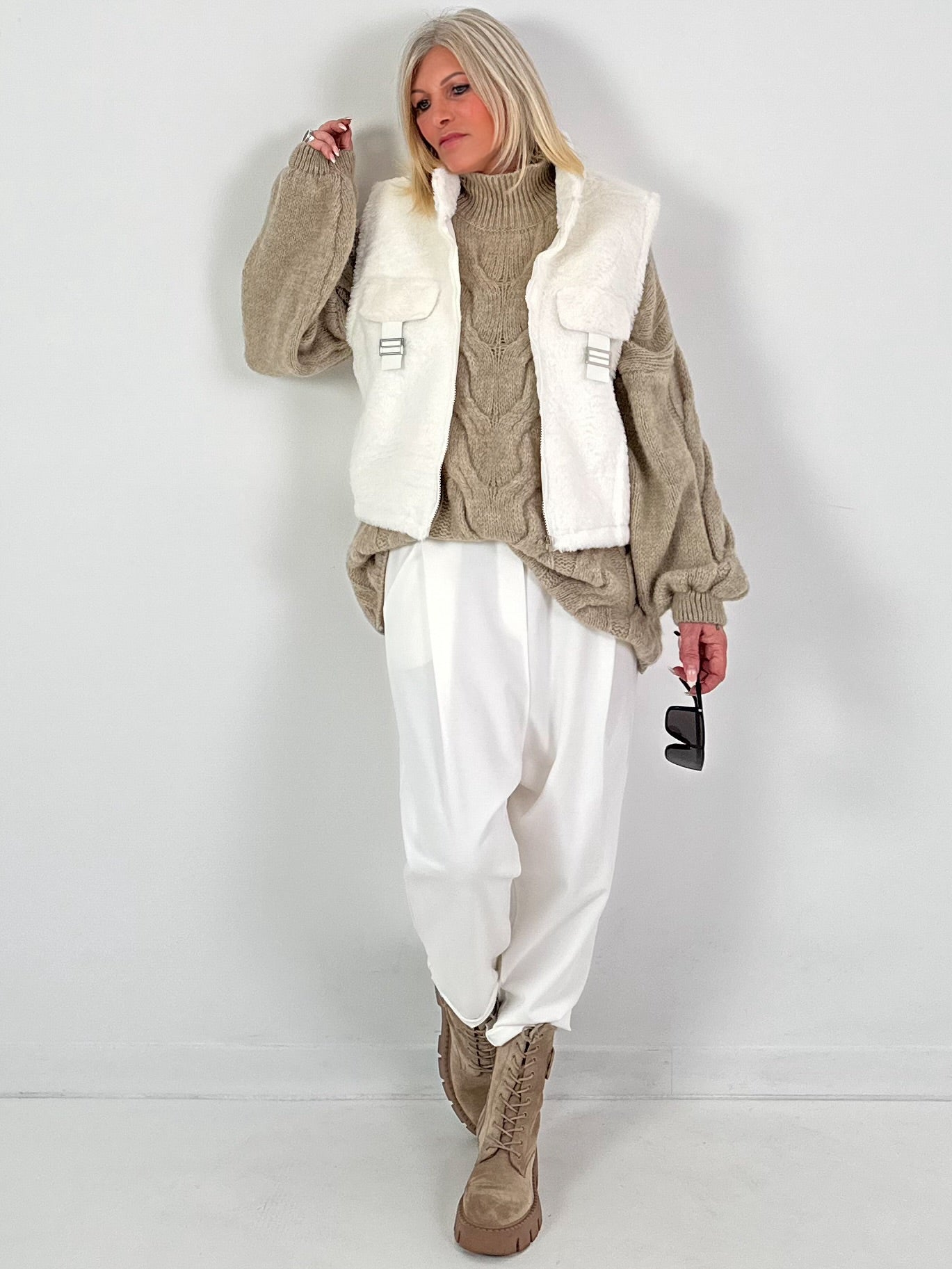 Fur vest model "Perfect Plush" - white