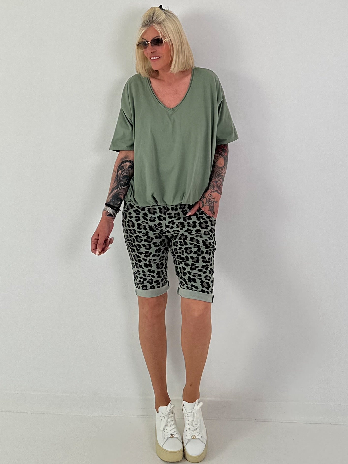 T-Shirt  mit gerafftem Saum - khaki