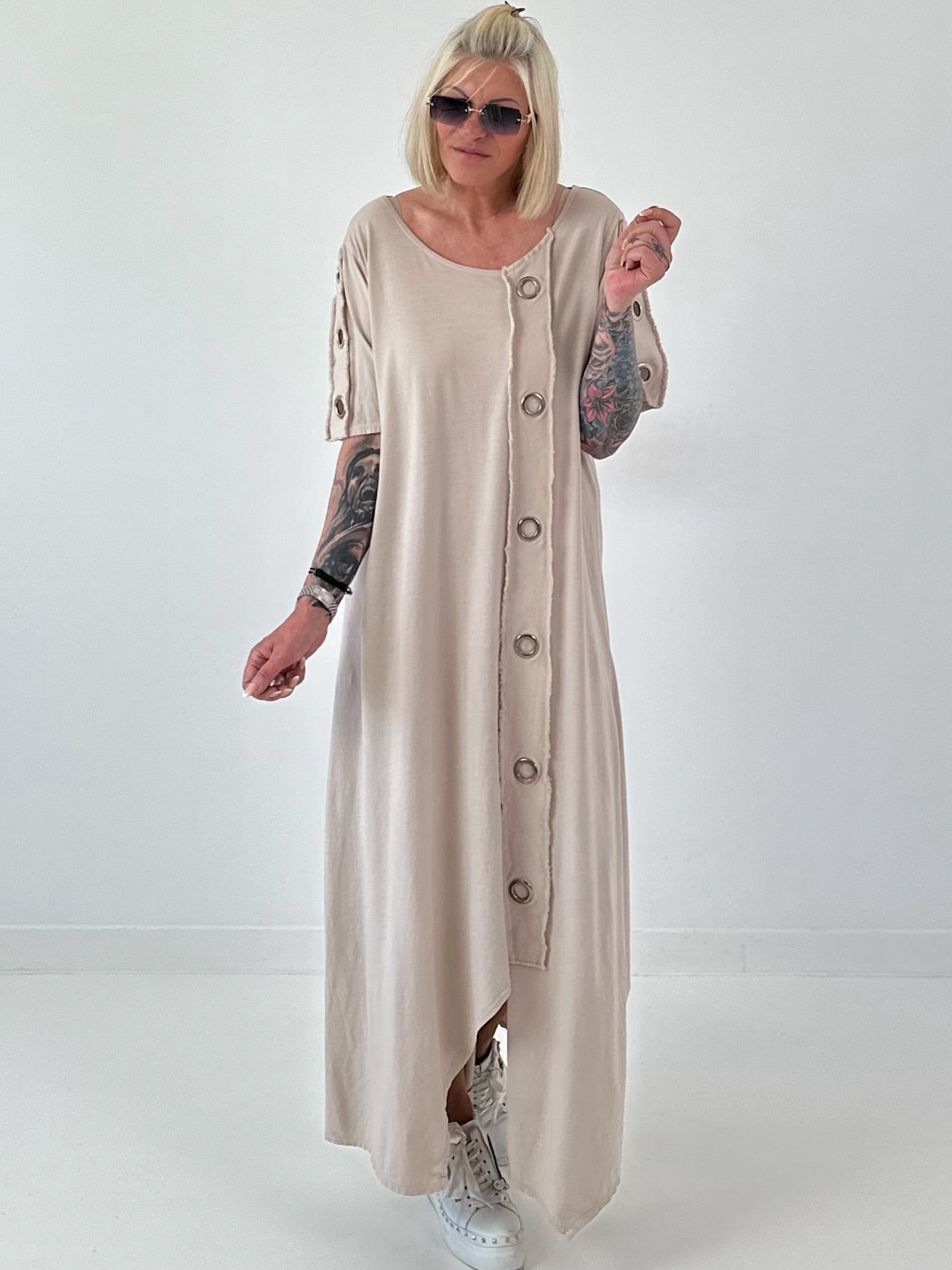 T-Shirt Kleid mit Ösen -beige