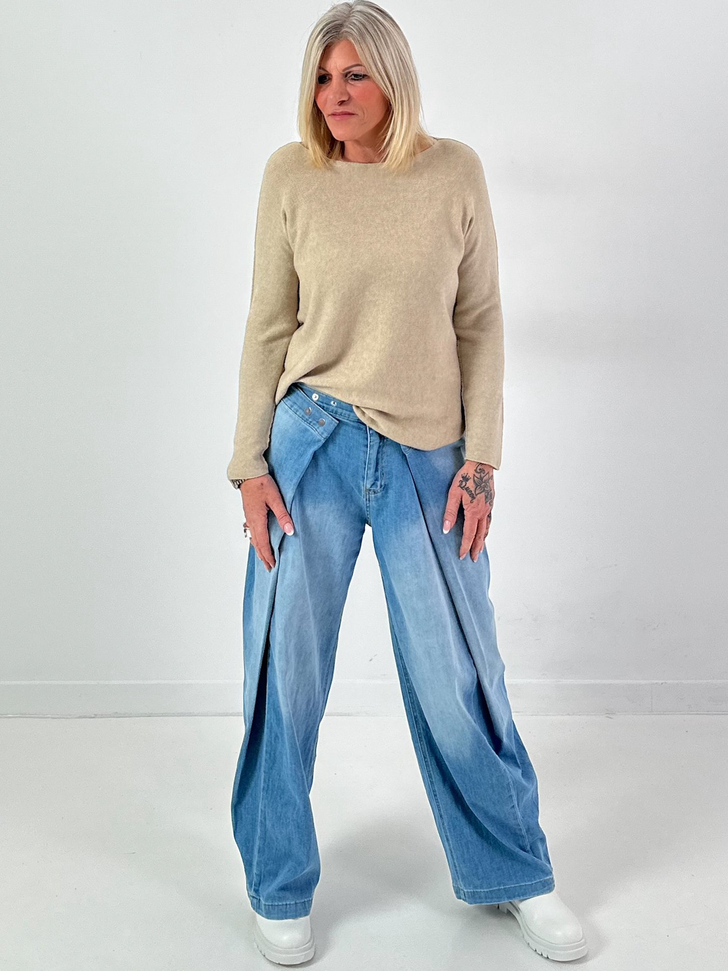 Fijn gebreide trui model "Pure Frame" - beige