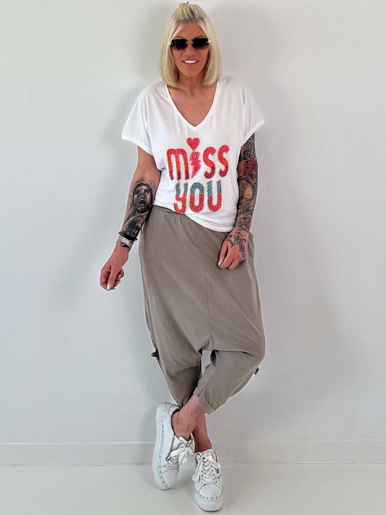 T-shirt with embroidered pearl lettering - white
