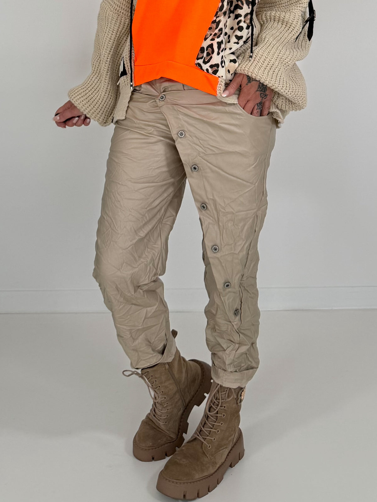 Vegane Lederhose Knopfleiste quer - beige