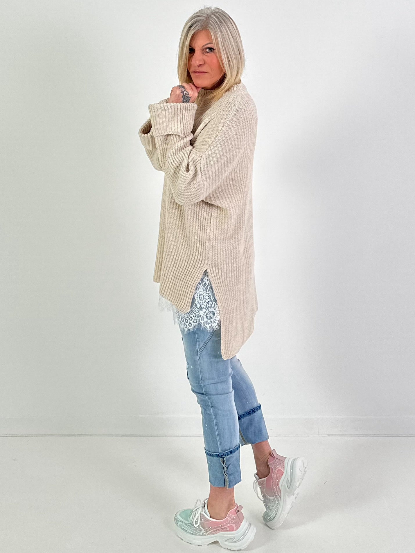 Trui model "Zijsplit" - beige