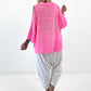 Bluse mit Cold Shoulder und fransigen Abschlüssen - neonpink