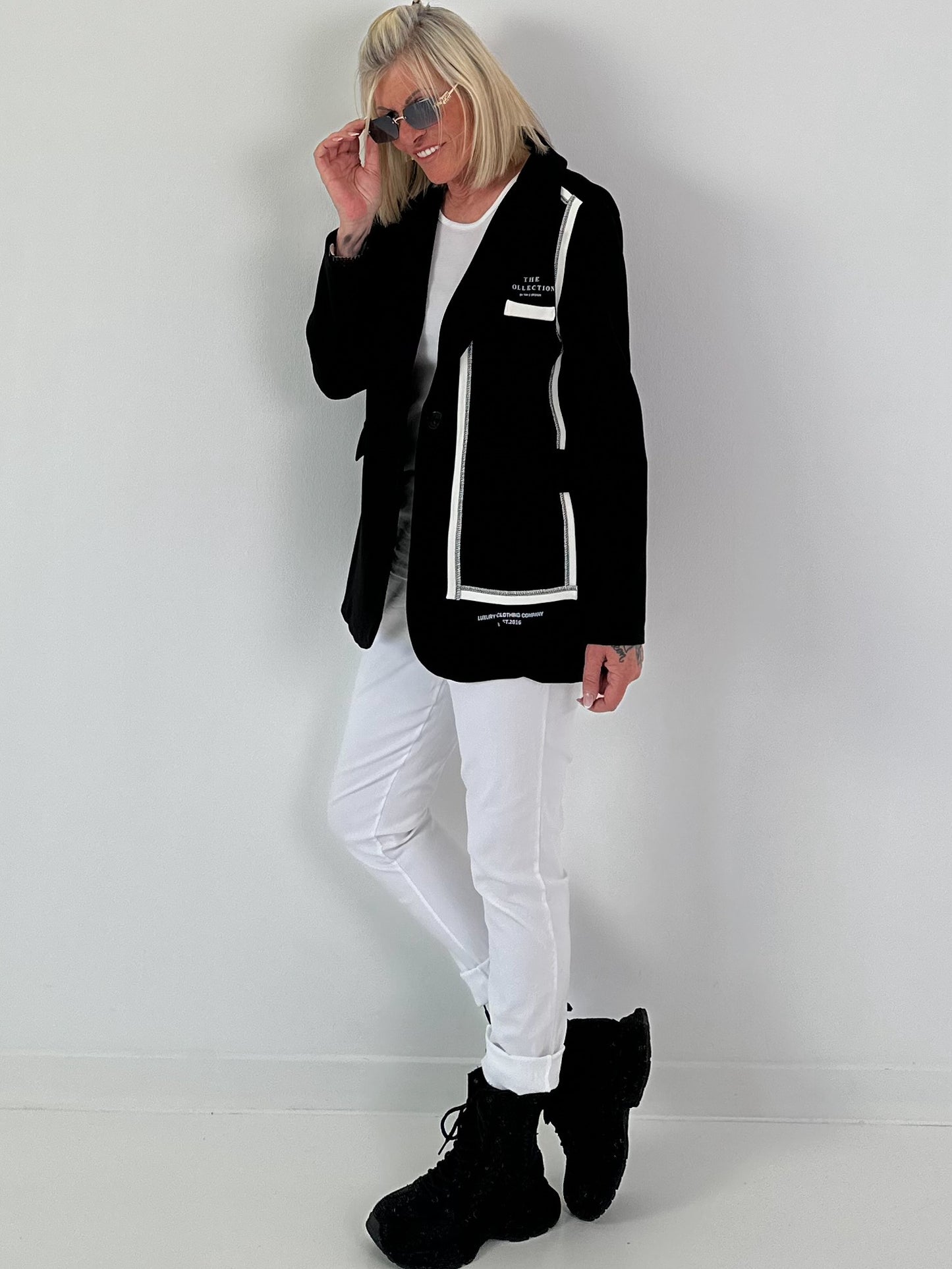 Blazer mit Statement Patch - schwarz