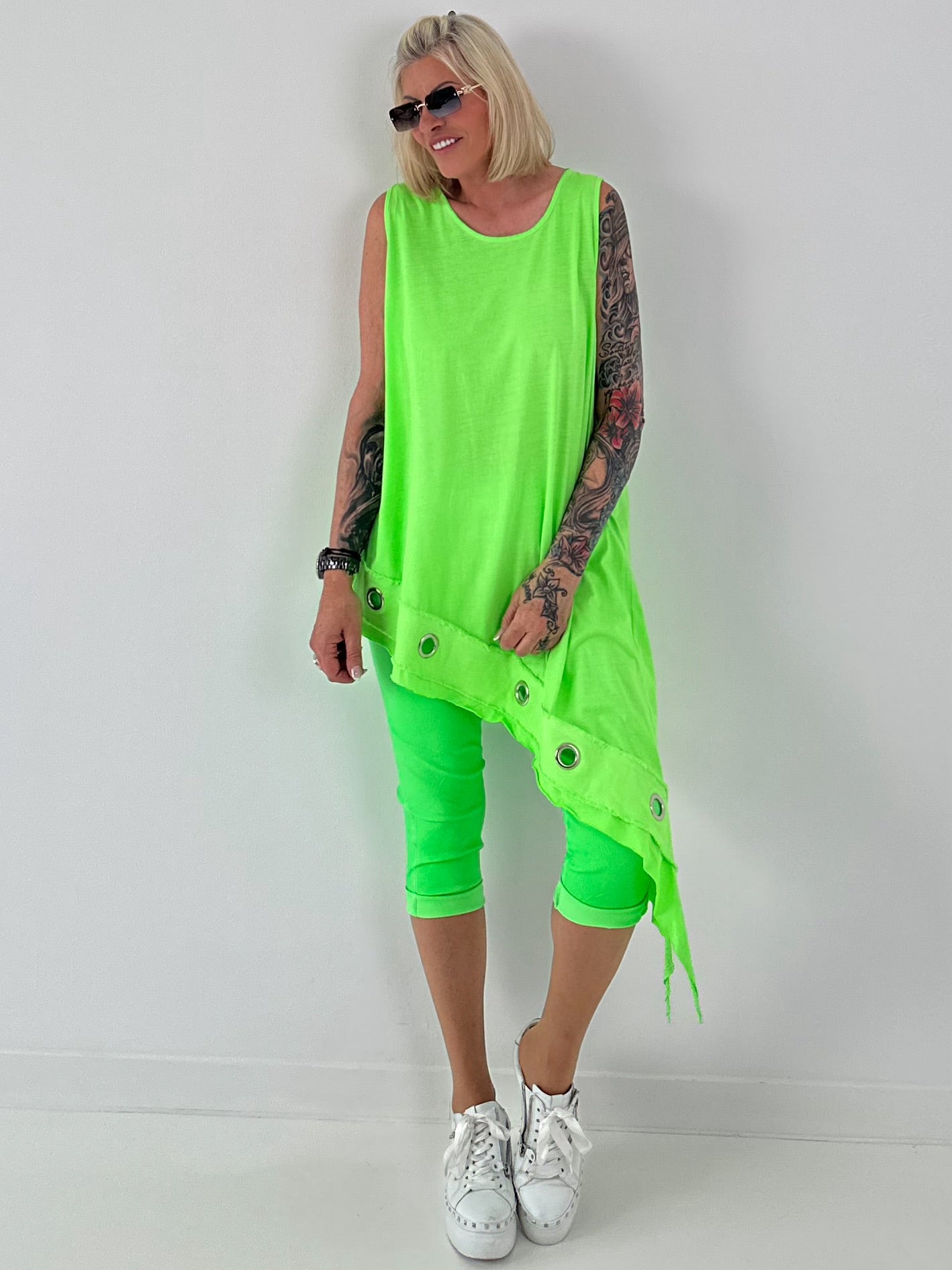 Asymmetrisches Long Top mit Ösen und Jeansdetail - neongrün