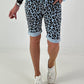 Kurze Hose im Leo Look- hellblau