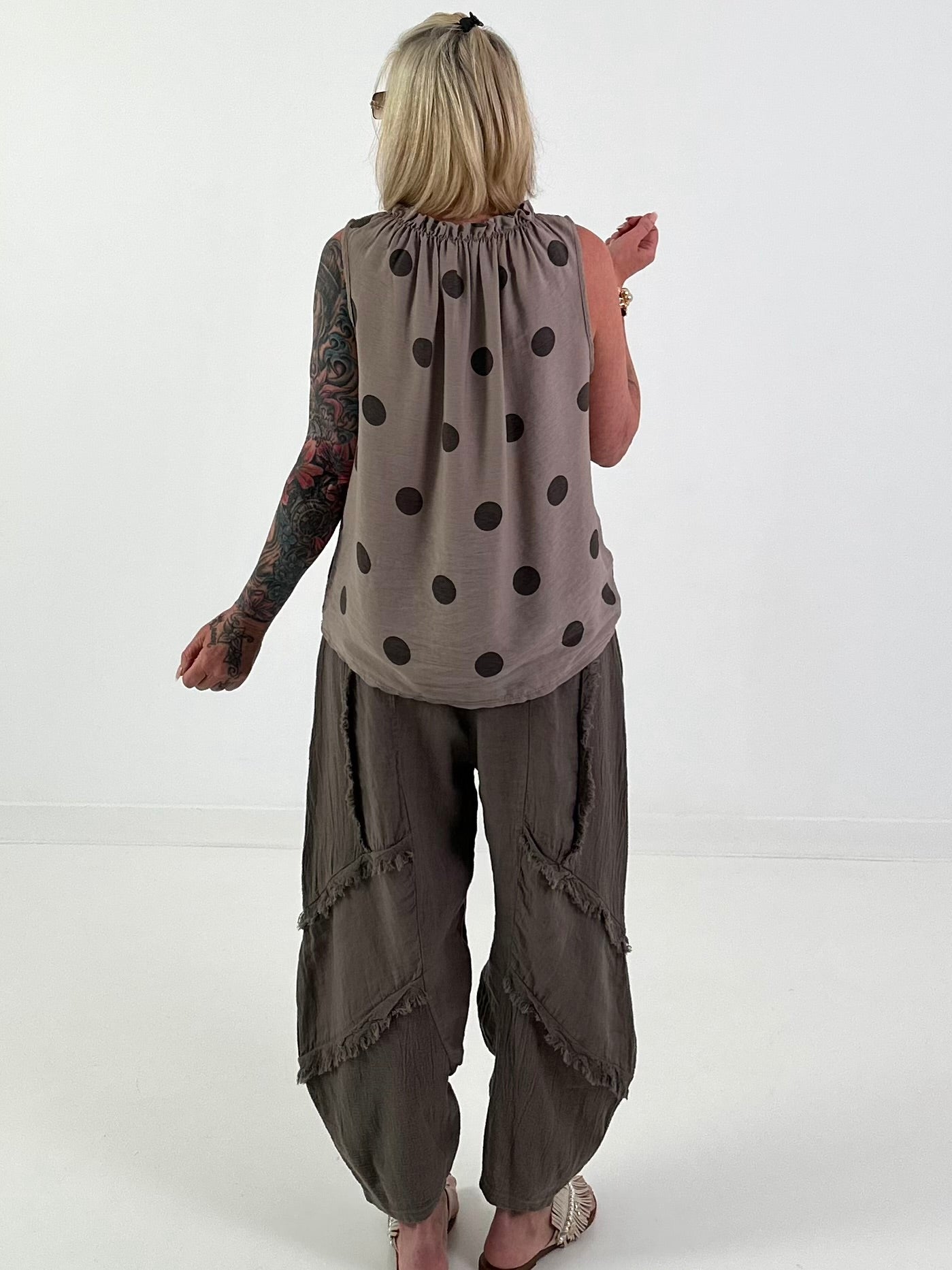 Polka dot top with ruffled collar - taupe-dark brown
