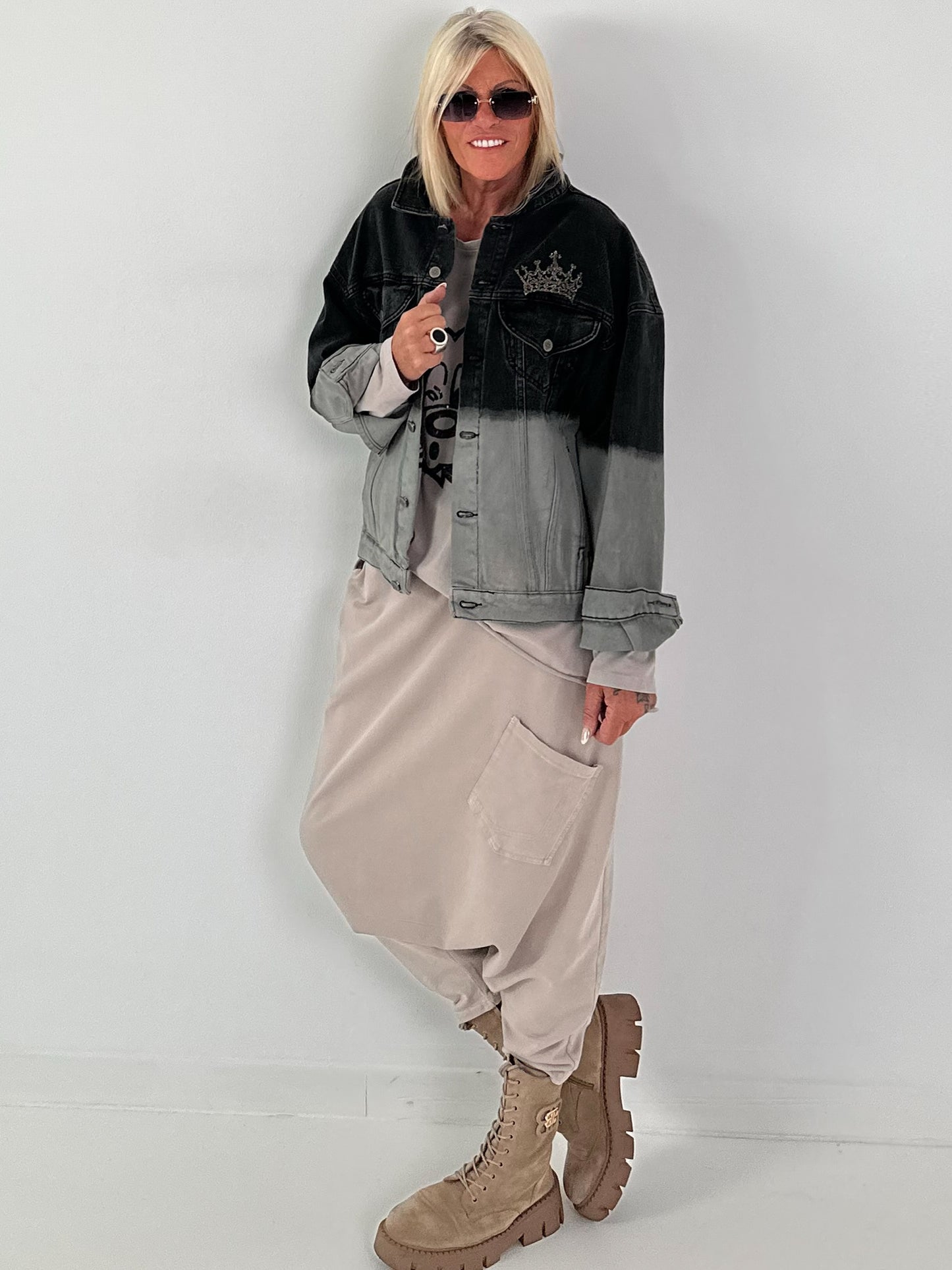 Stylische Jacke mit Farbverlauf und großem Rückenpatch - schwarz - grau