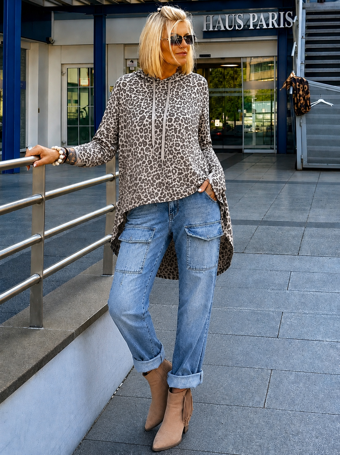 Lässiger Leo Long Hoodie mit Daumenloch - taupe