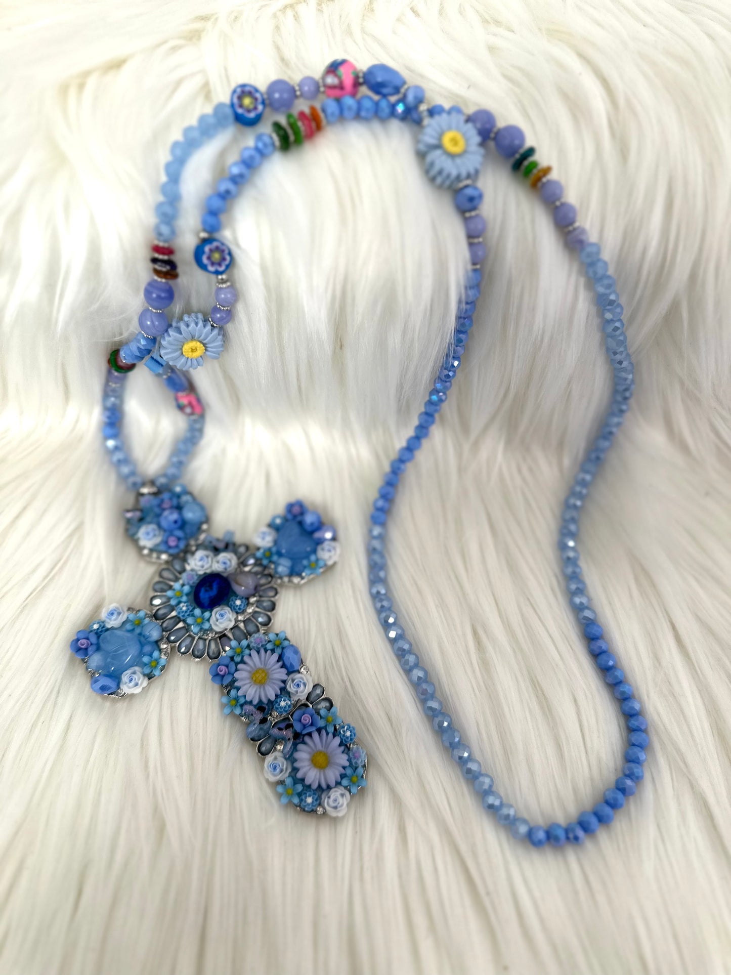 Kette mit Kreuz Anhänger - hellblau-mehrfarbig