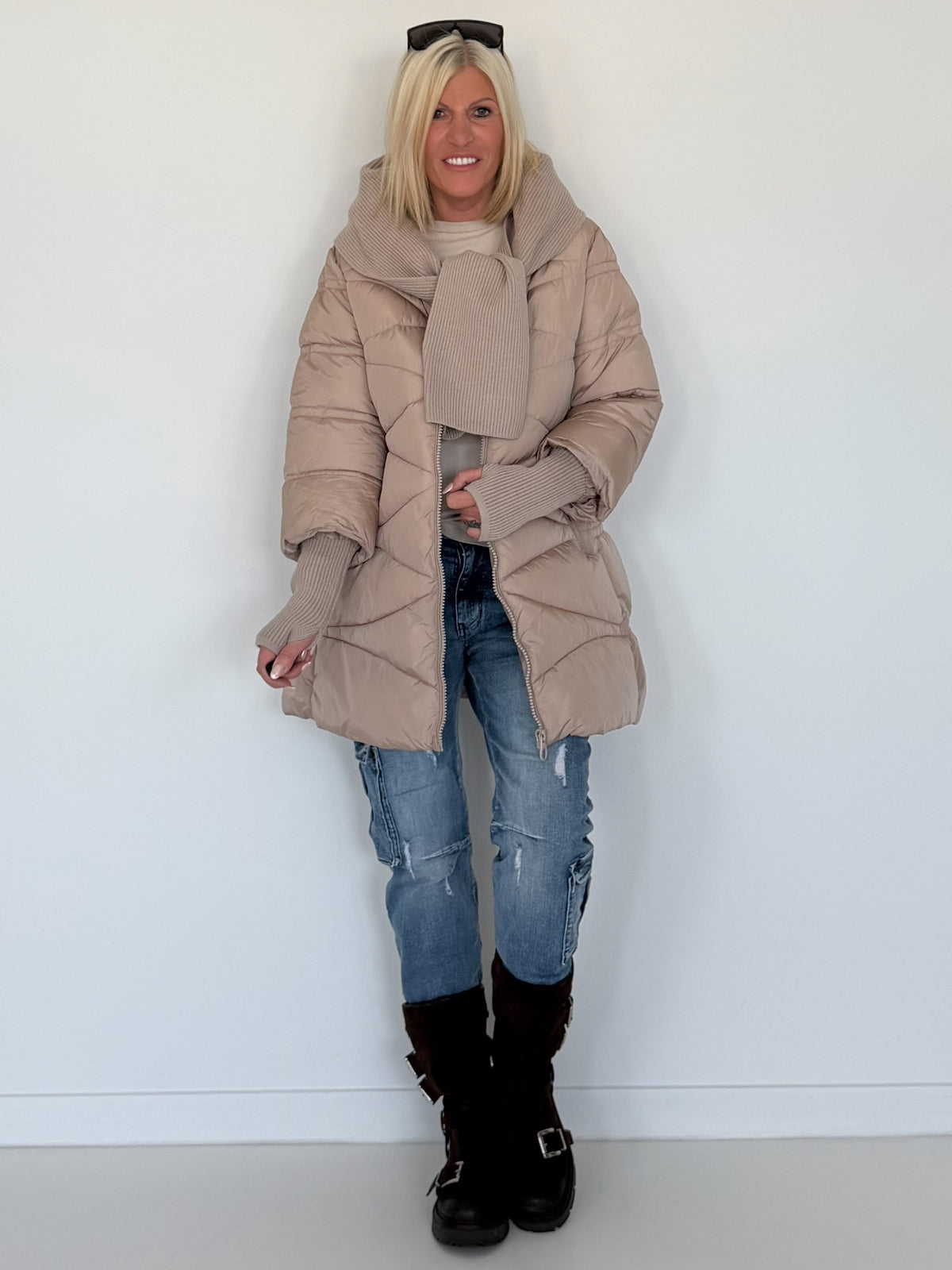 Winterjacke 2 Looks mit Stulpenärmeln und abnehmbarem Strickeinsatz - beige
