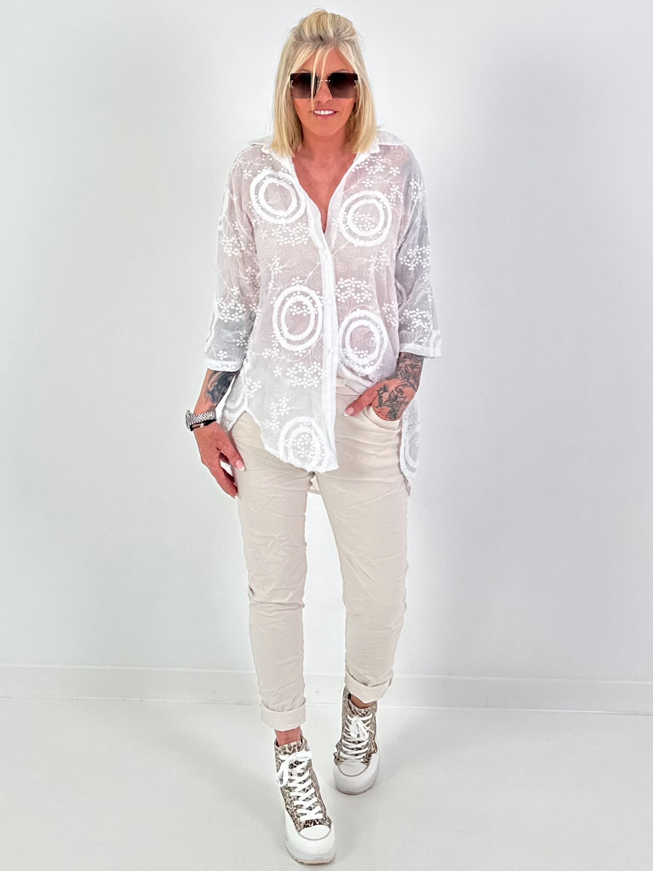 Seidenbluse mit Frottee-Applikationen - weiss