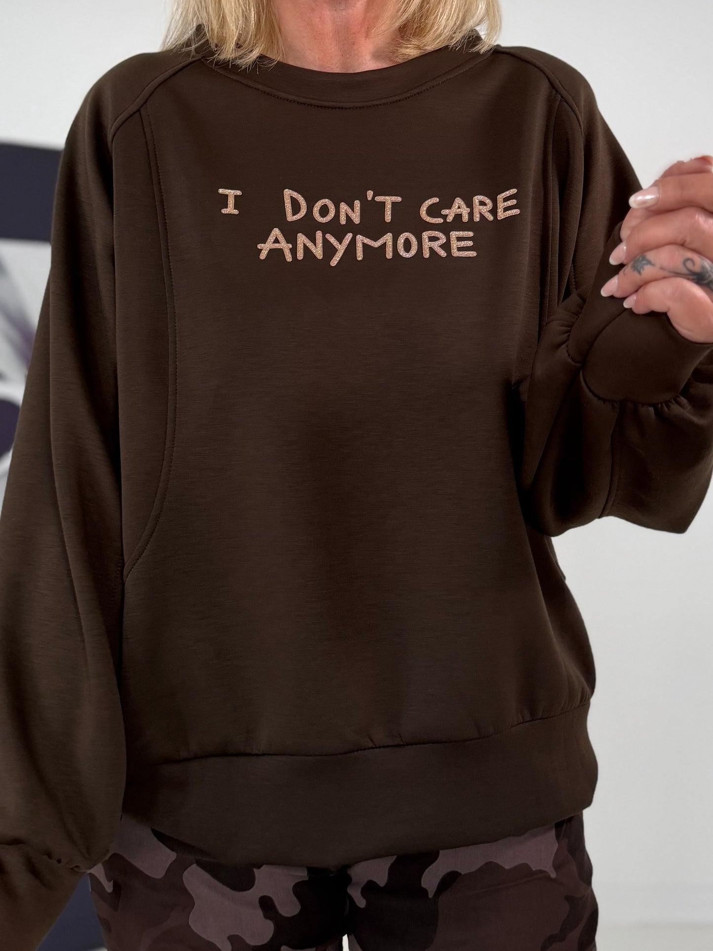 Sweater I Don´t Care Anymore - mokka