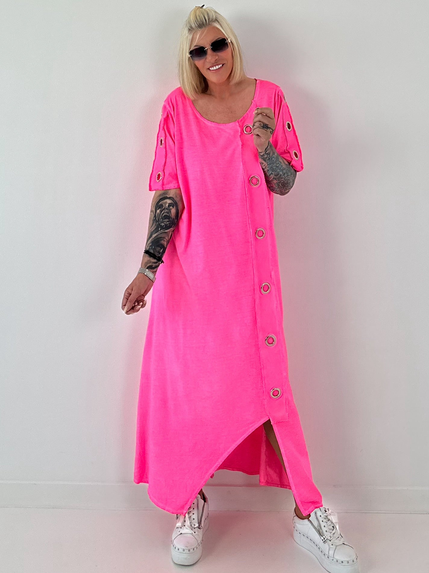 T-Shirt Kleid mit Ösen -neonpink