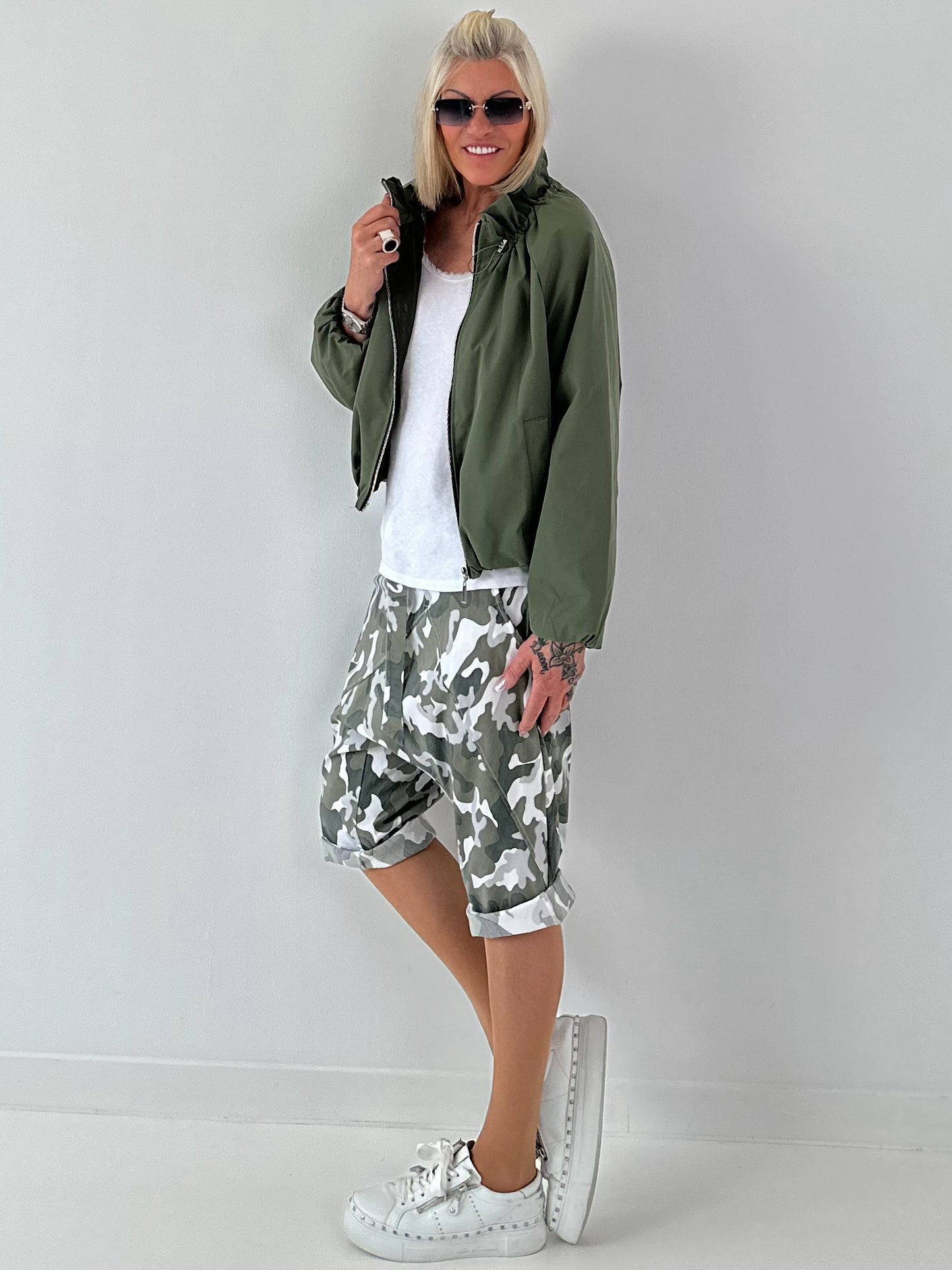 Ballon Jacke mit raffiniertem Kragen - oliv