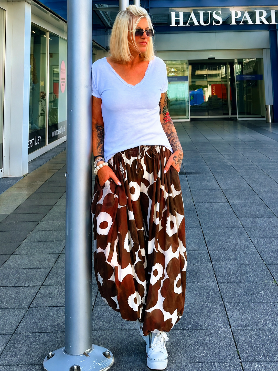 Leichte Pumphose mit floralem Print  - mokka - weiss