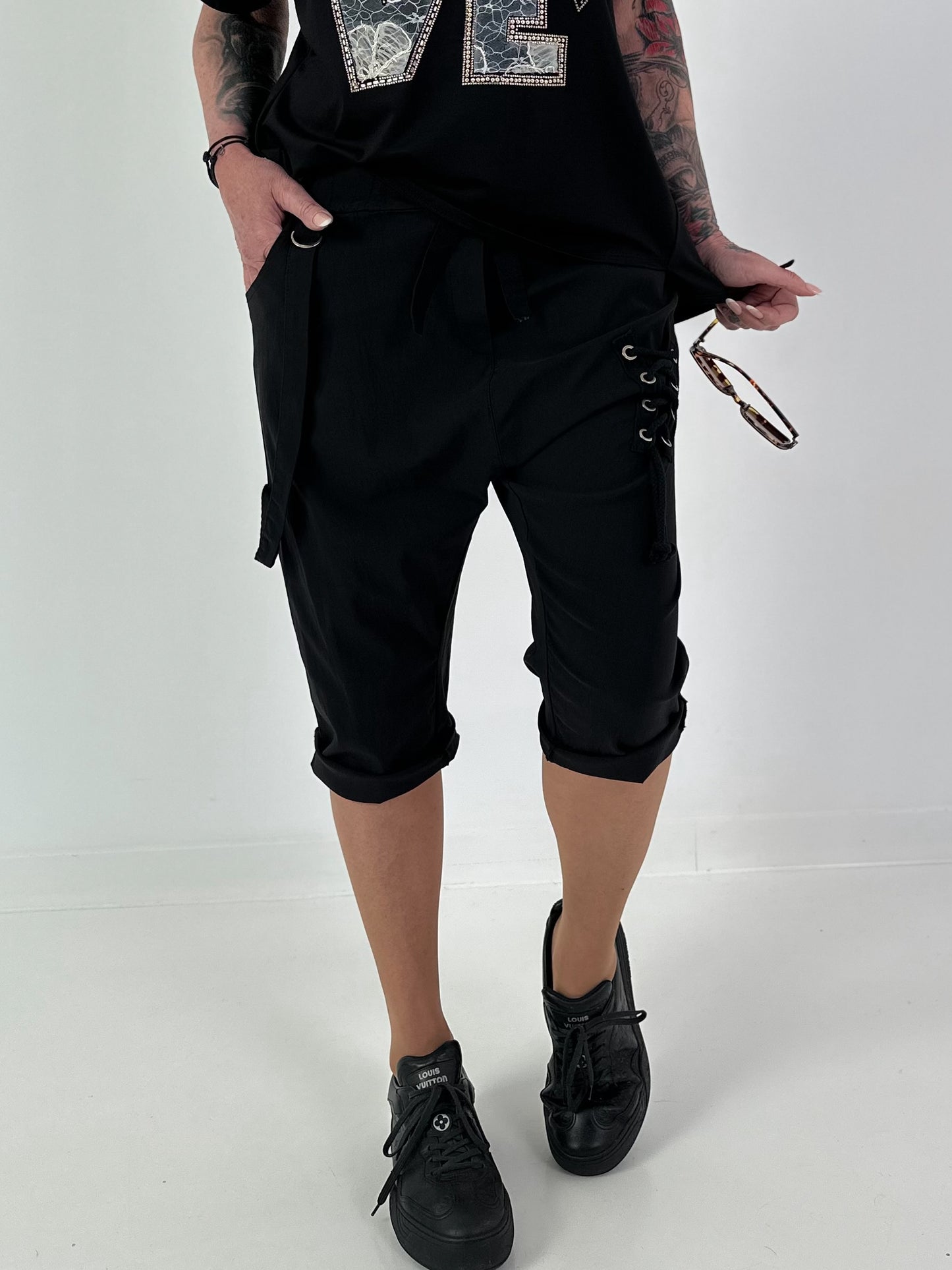Baggy Short mit Schnürdetail - schwarz