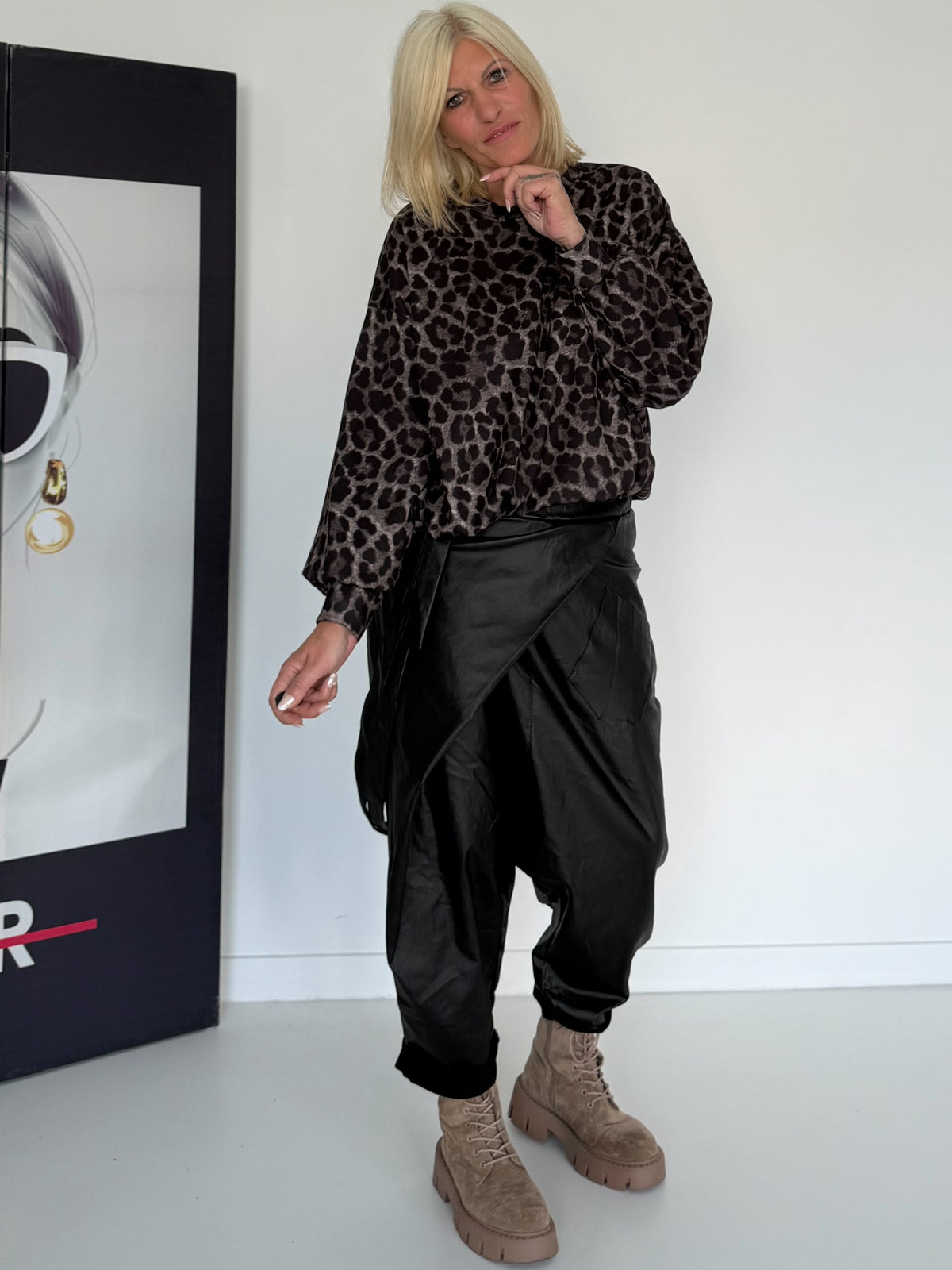 Ballonsweater im All Over Leo-Look - mokka-leo-mehrfarbig