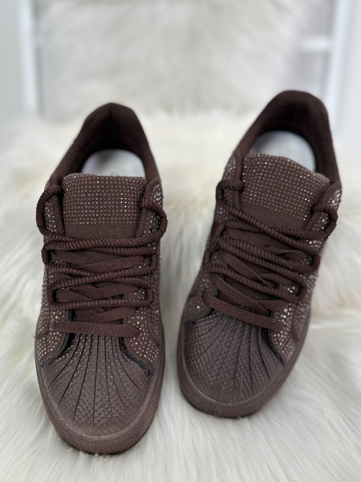 Sneakers with rhinestone trim - brown