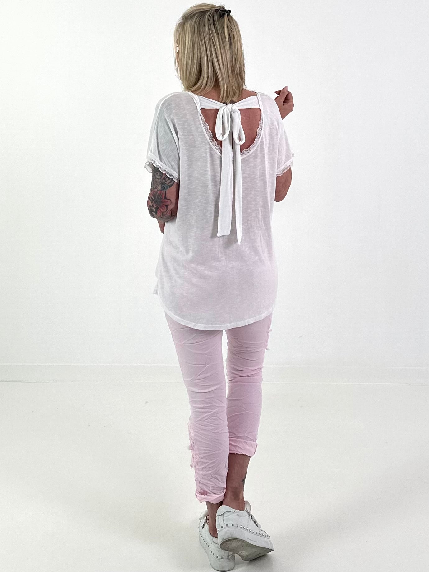 T-Shirt mit Rückenschleife - weiss