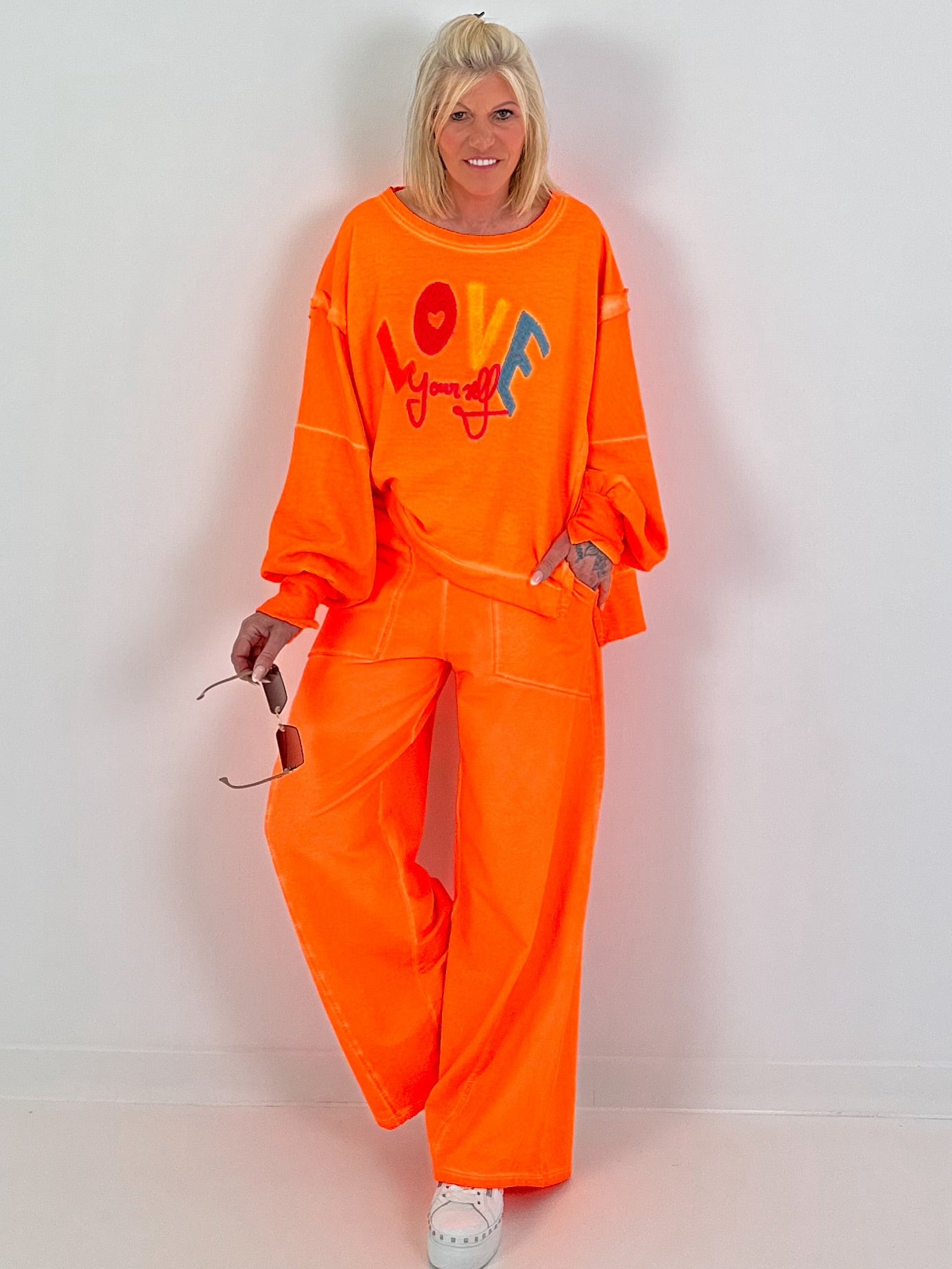 Sweater Love Yourself - neon orange