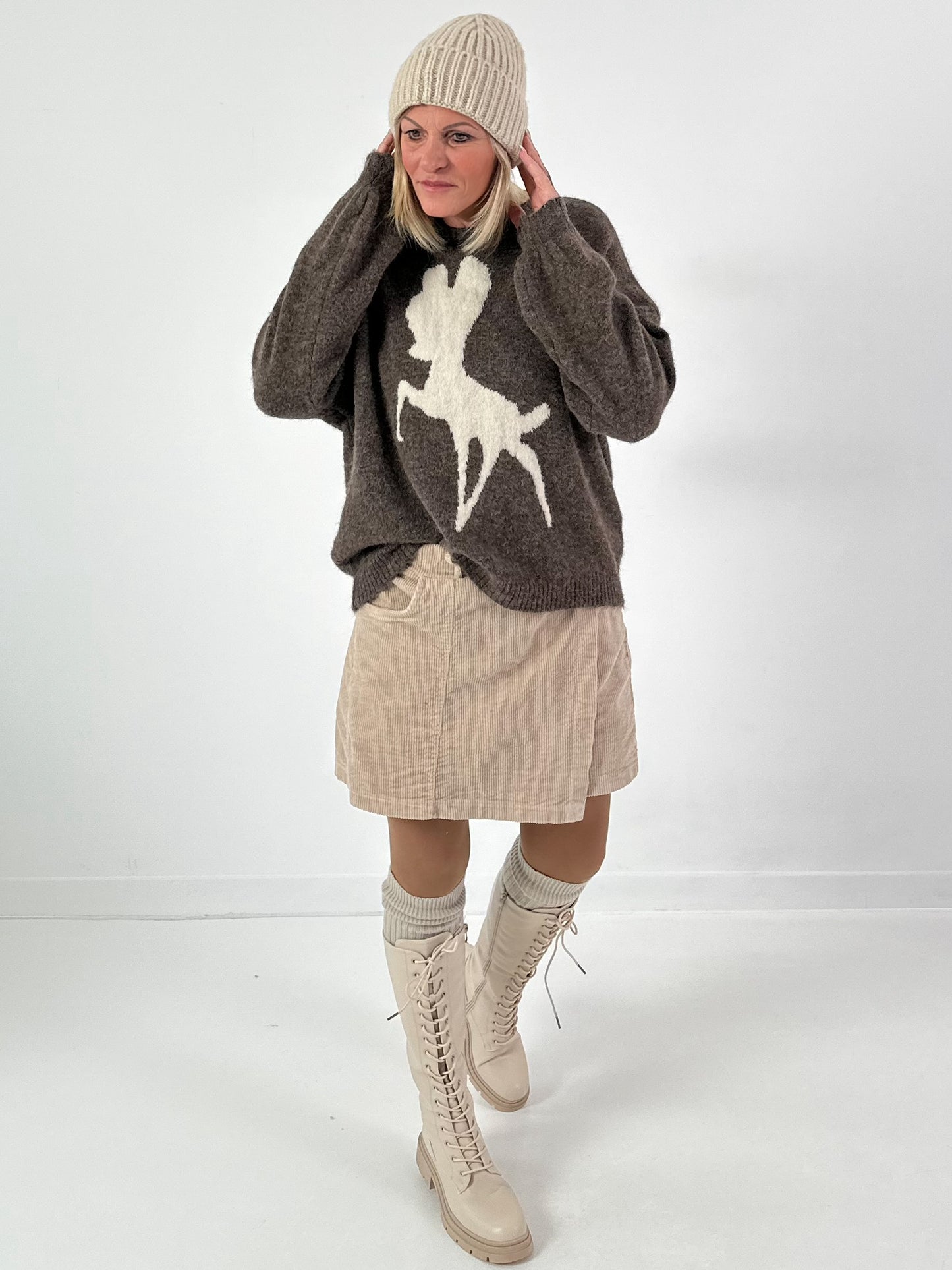 Sweater model "Nala" - taupe-beige