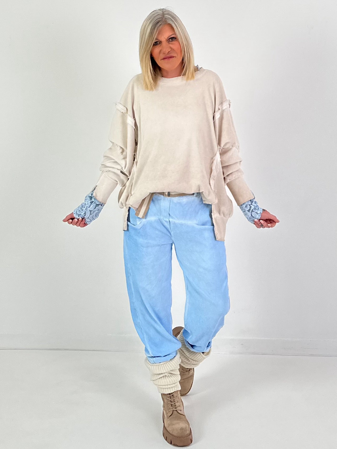 Sweater mit Linksnähten- beige