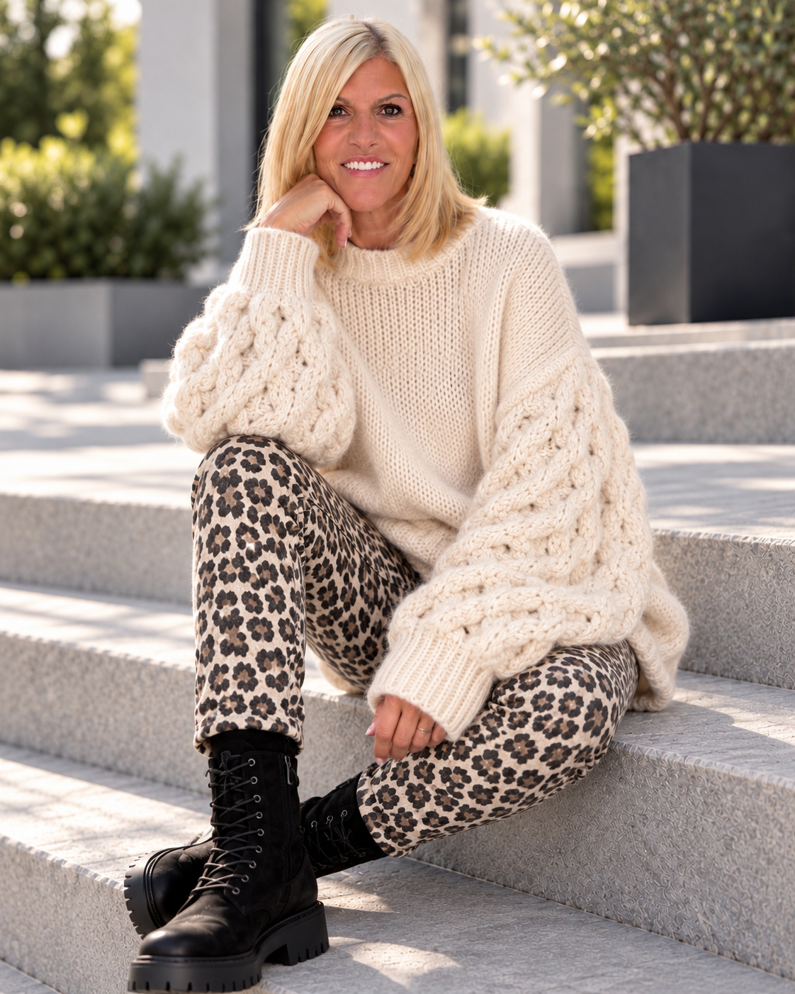 Oversized Pullover mit Grobstrickärmeln - beige