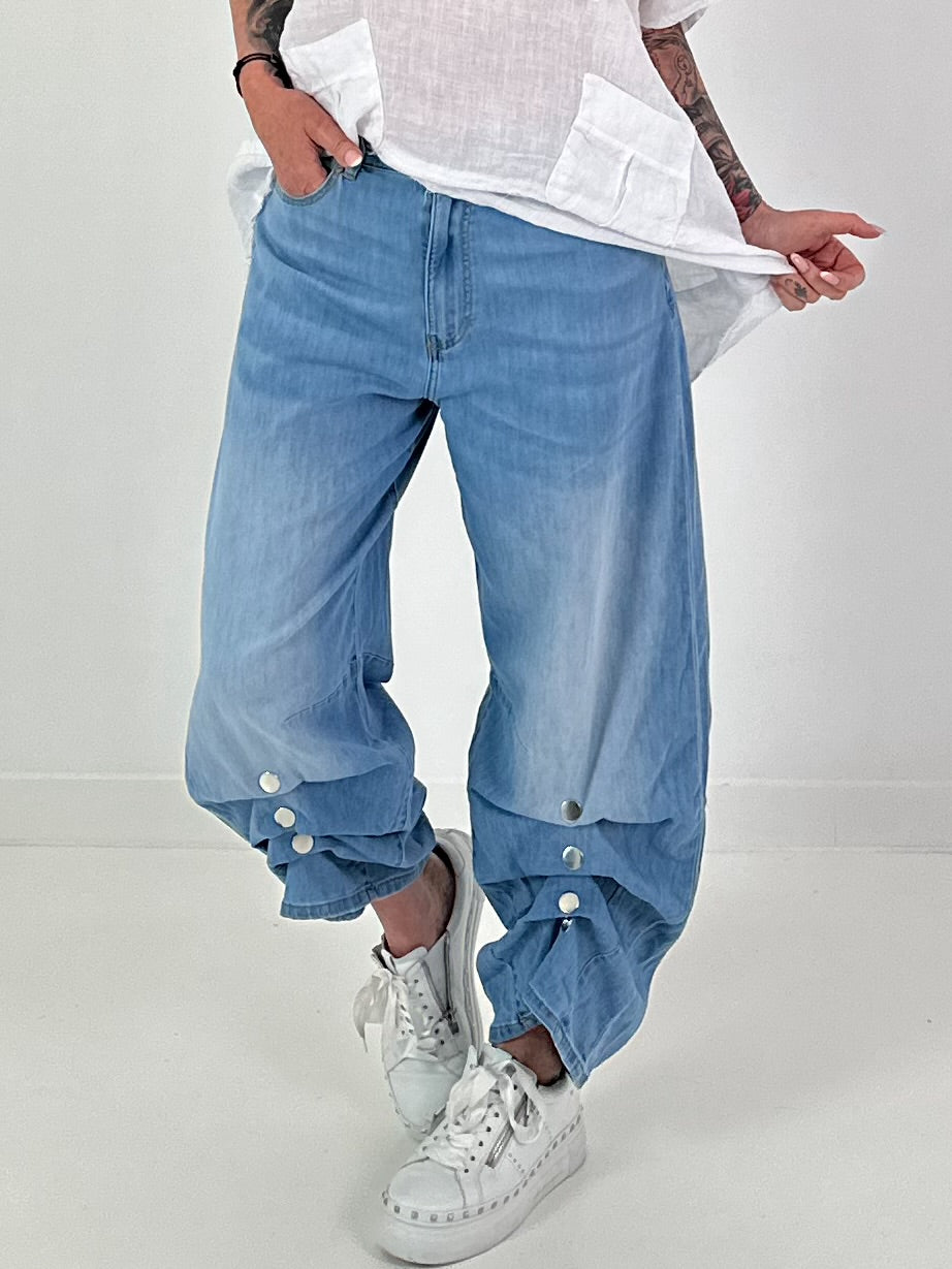 Jeans with gathered snap-button hem - denim